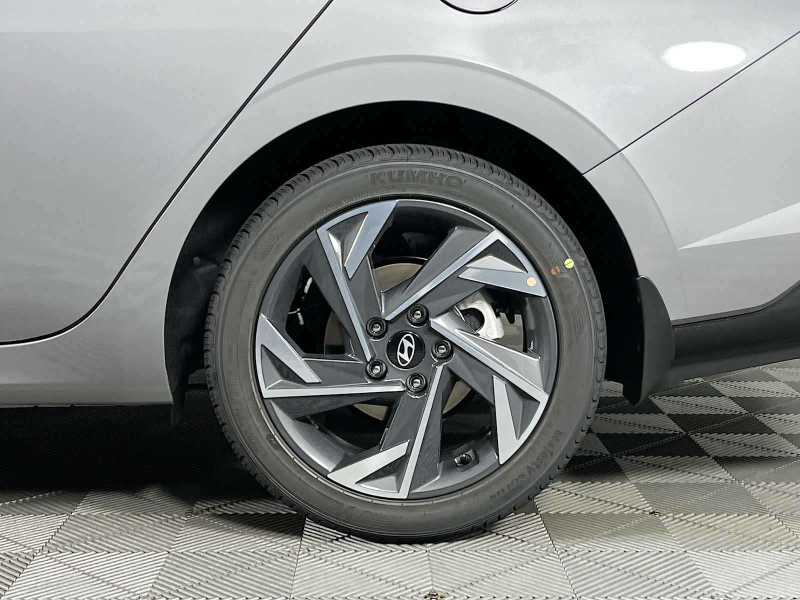 2025 Hyundai Elantra SEL Sport - Photo 18