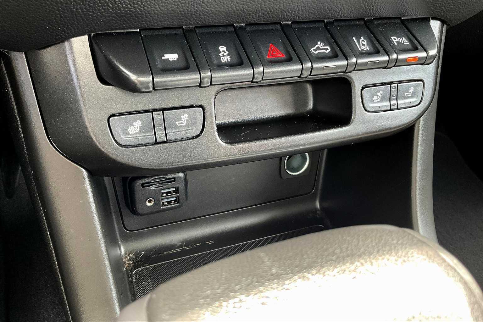 2021 Chevrolet Colorado 4WD LT - Photo 27