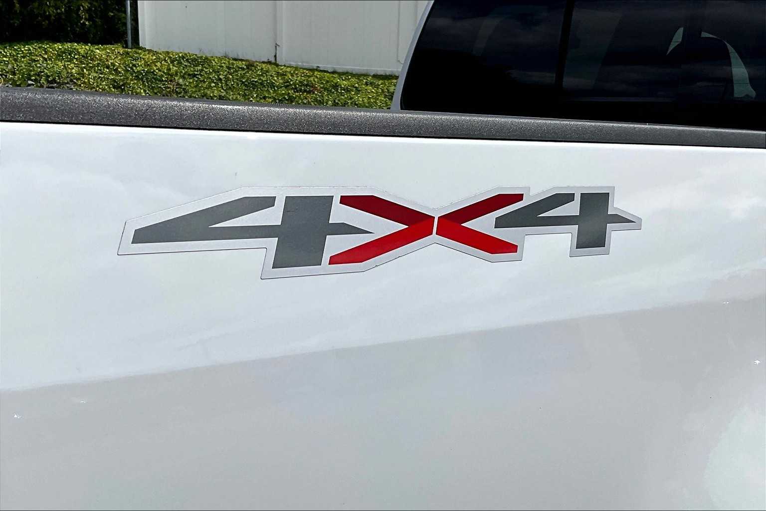 2021 Chevrolet Colorado 4WD LT - Photo 29