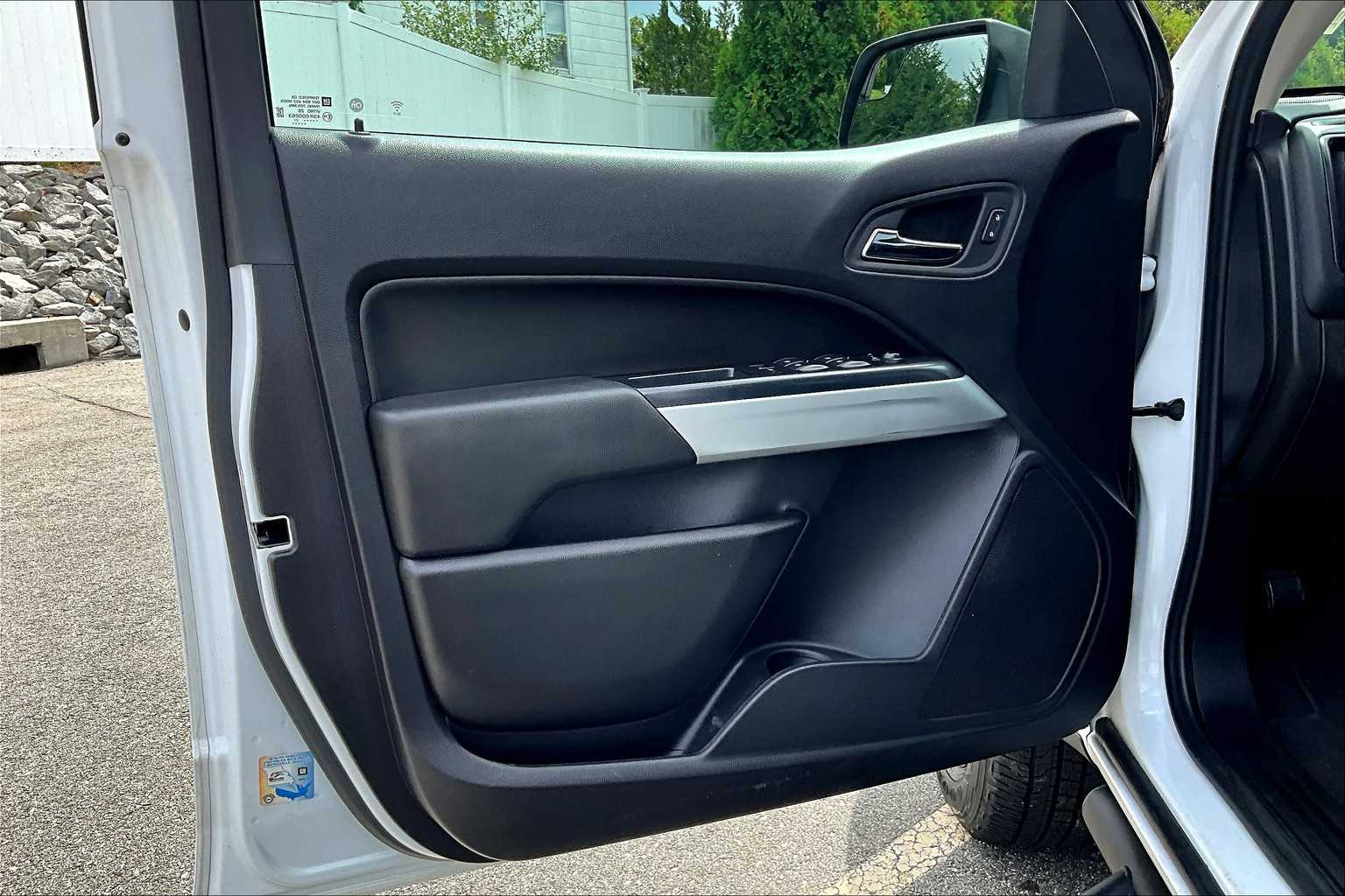 2021 Chevrolet Colorado 4WD LT - Photo 9
