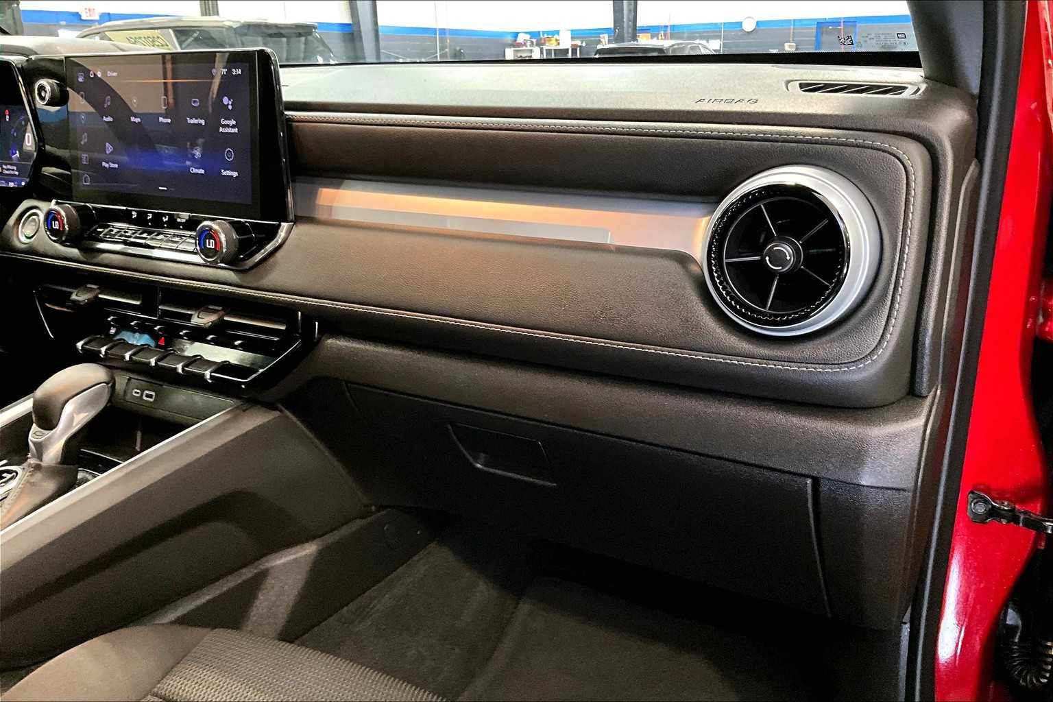 2023 Chevrolet Colorado 4WD LT - Photo 13