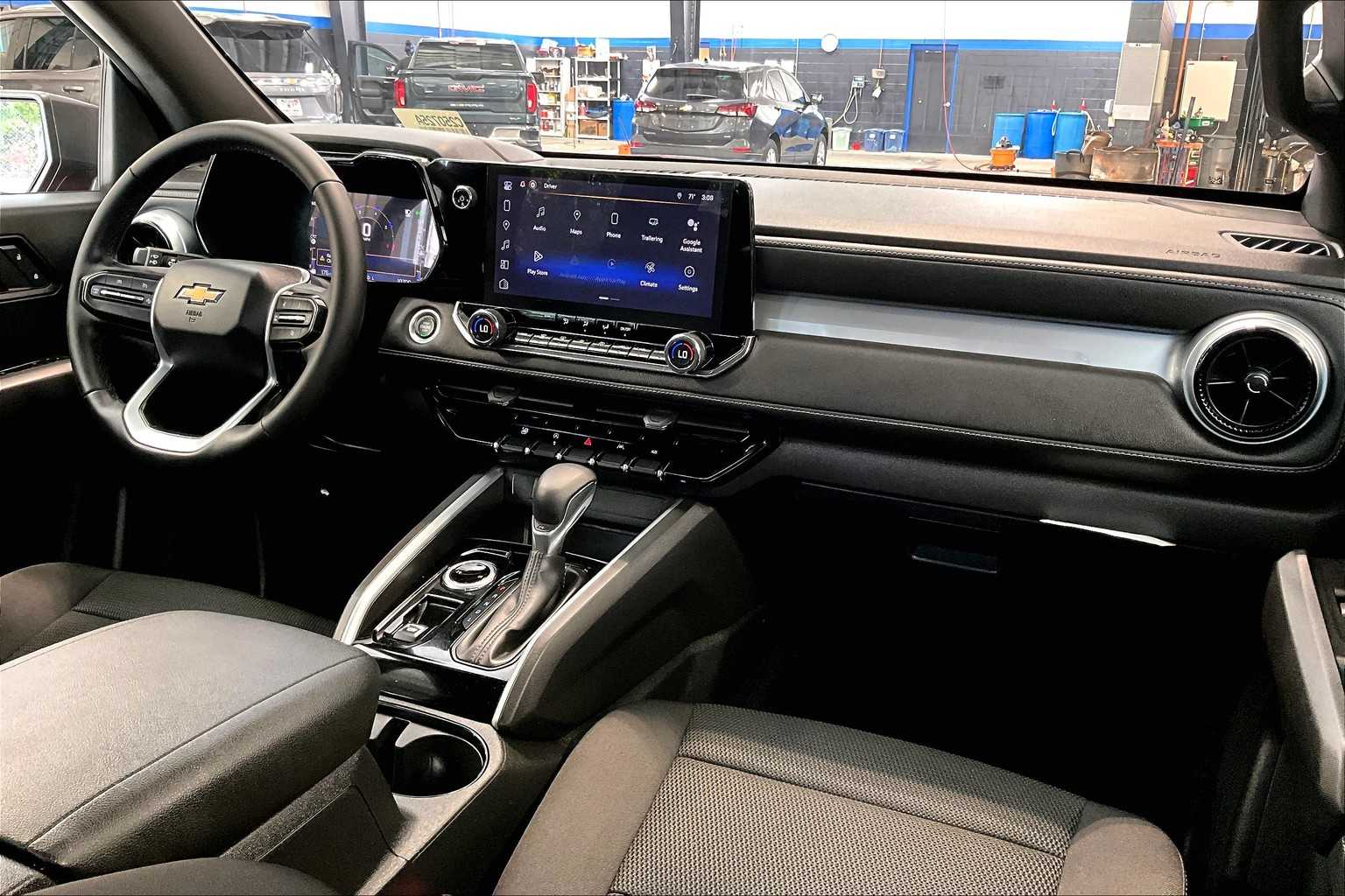 2023 Chevrolet Colorado 4WD LT - Photo 14