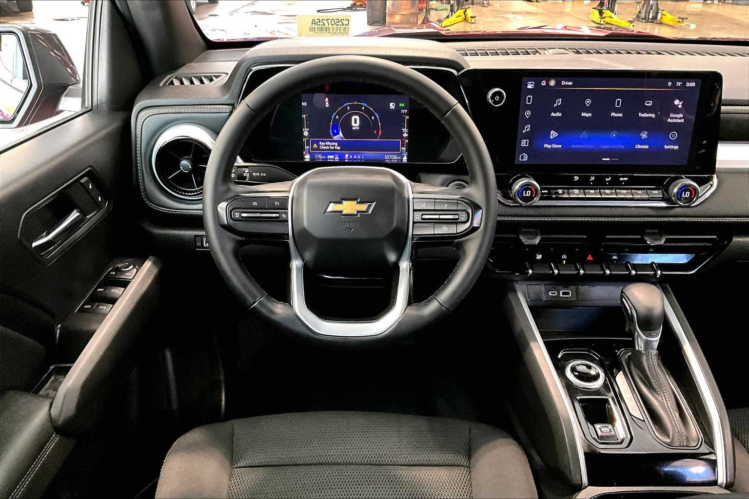 2023 Chevrolet Colorado 4WD LT - Photo 17