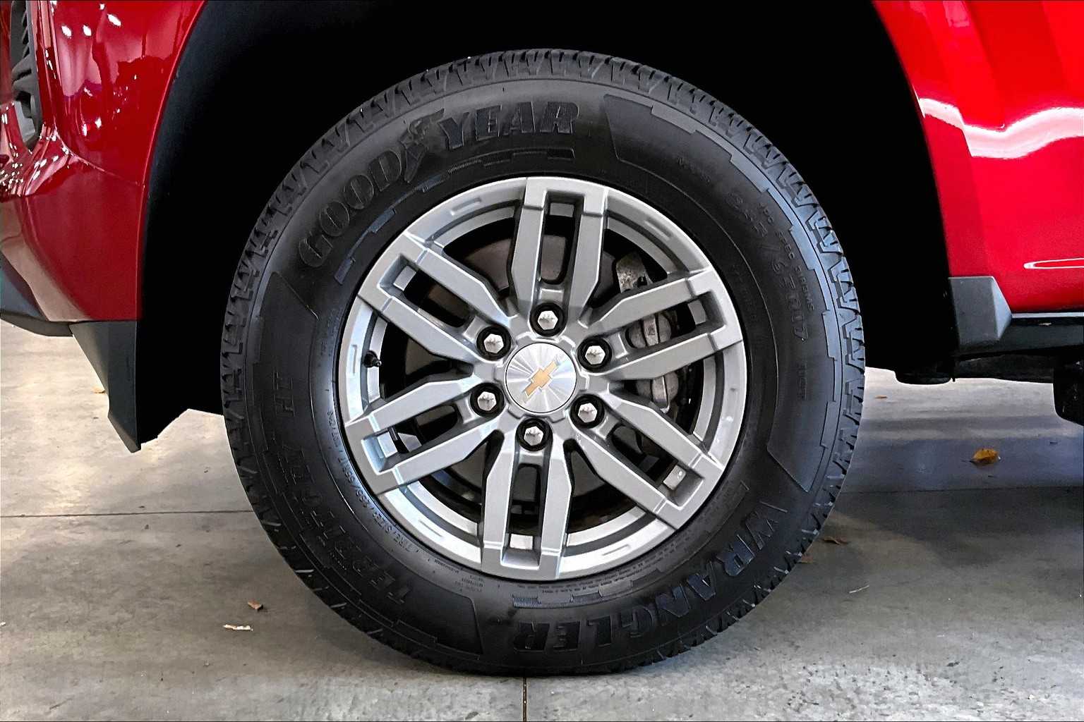2023 Chevrolet Colorado 4WD LT - Photo 7
