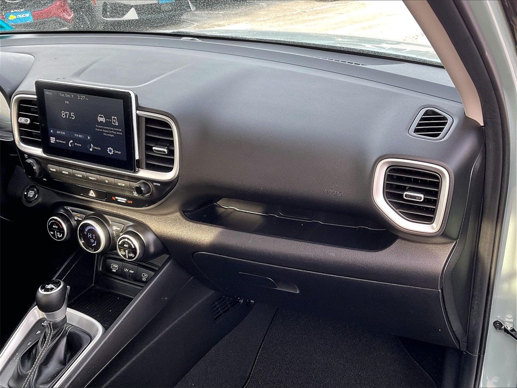 2025 Hyundai Venue SEL - Photo 12
