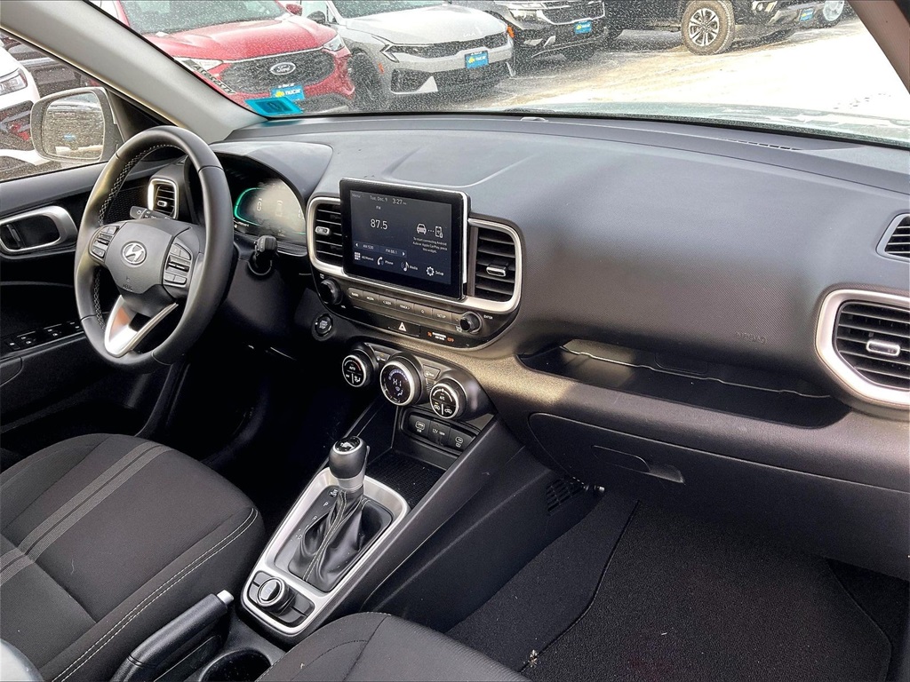 2025 Hyundai Venue SEL - Photo 13