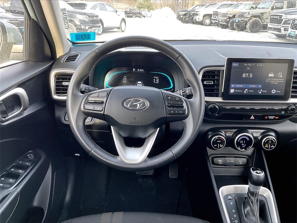 2025 Hyundai Venue SEL - Photo 16