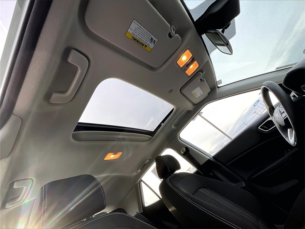 2025 Hyundai Venue SEL - Photo 21