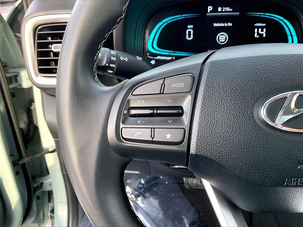 2025 Hyundai Venue SEL - Photo 22