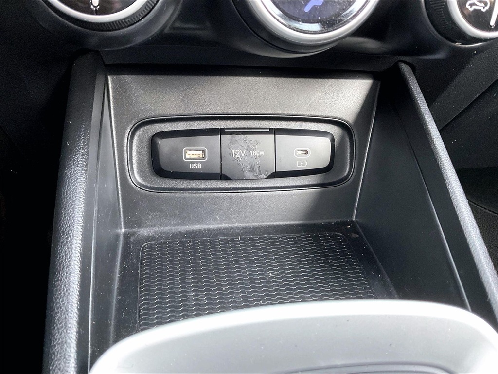 2025 Hyundai Venue SEL - Photo 25