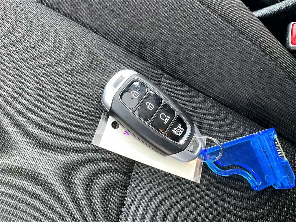 2025 Hyundai Venue SEL - Photo 28