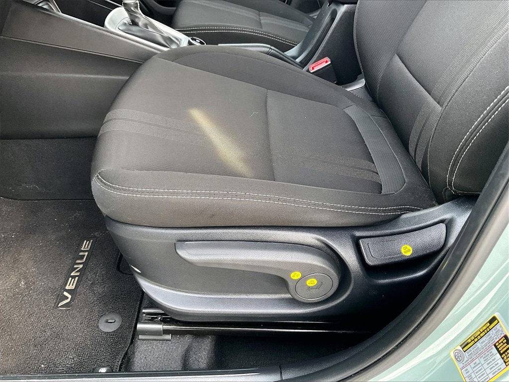 2025 Hyundai Venue SEL - Photo 34