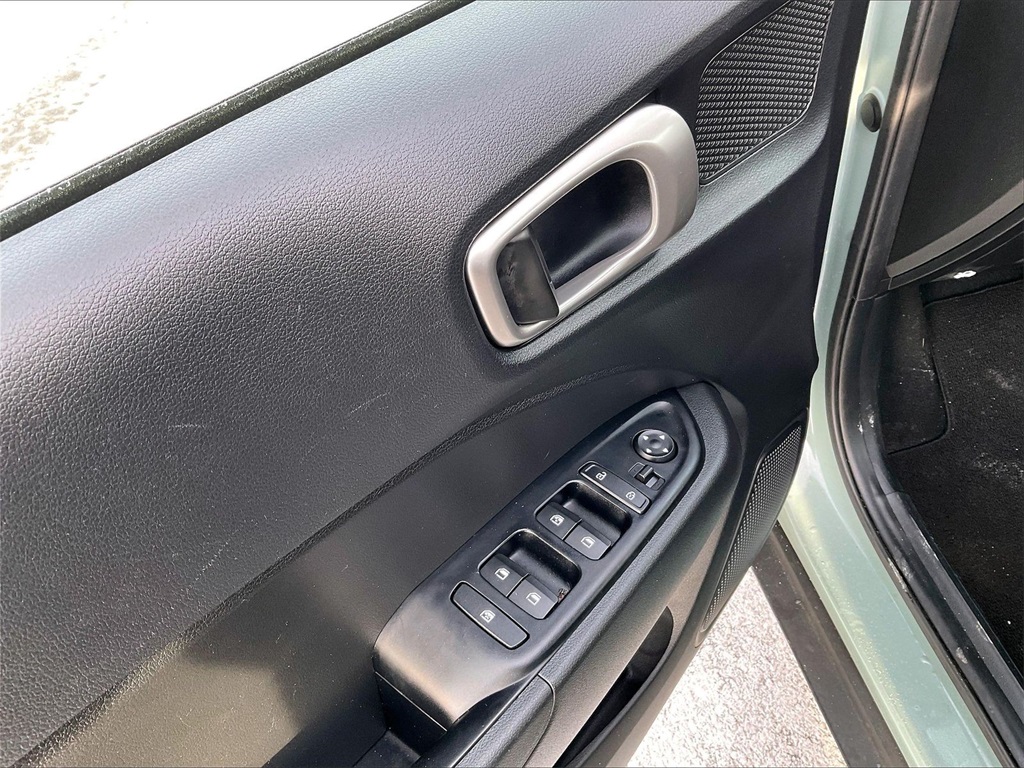 2025 Hyundai Venue SEL - Photo 37