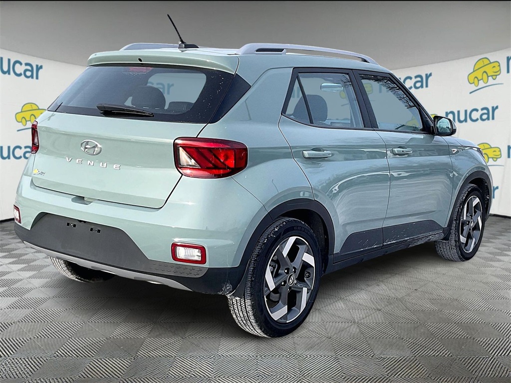 2025 Hyundai Venue SEL - Photo 6
