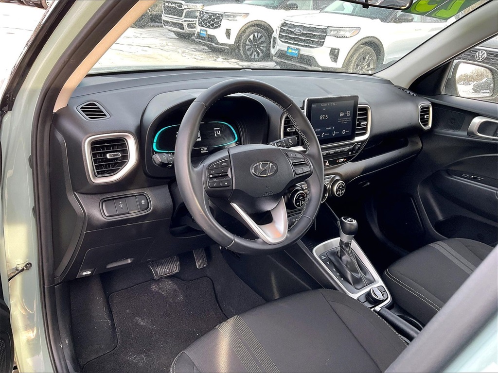 2025 Hyundai Venue SEL - Photo 8