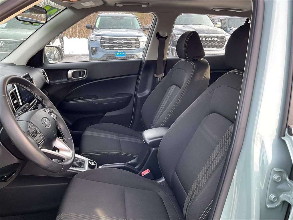 2025 Hyundai Venue SEL - Photo 9