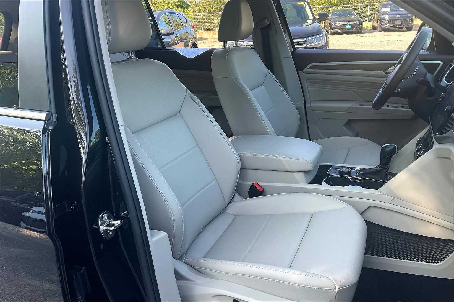 2023 Volkswagen Atlas 3.6L V6 SEL - Photo 11