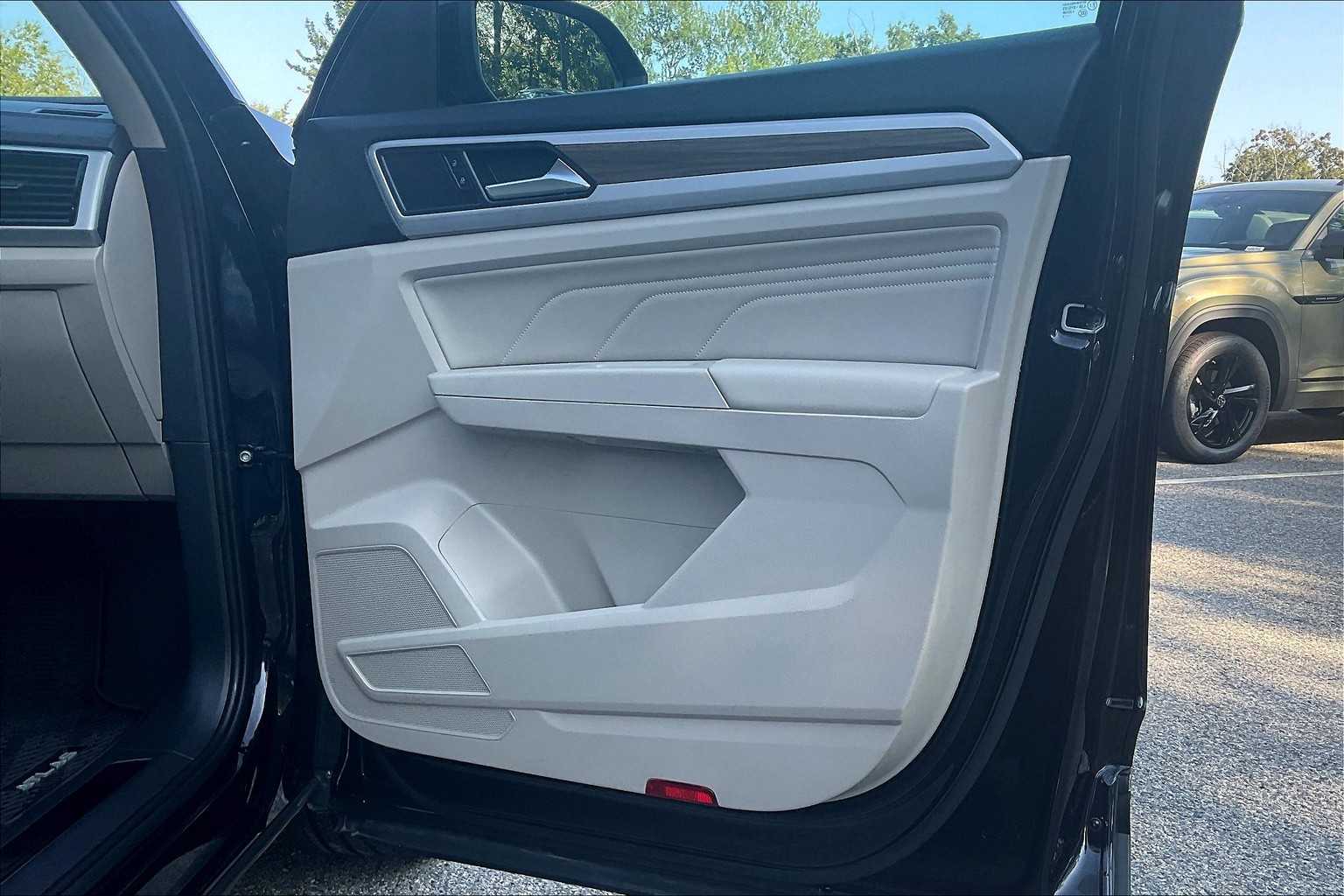 2023 Volkswagen Atlas 3.6L V6 SEL - Photo 12
