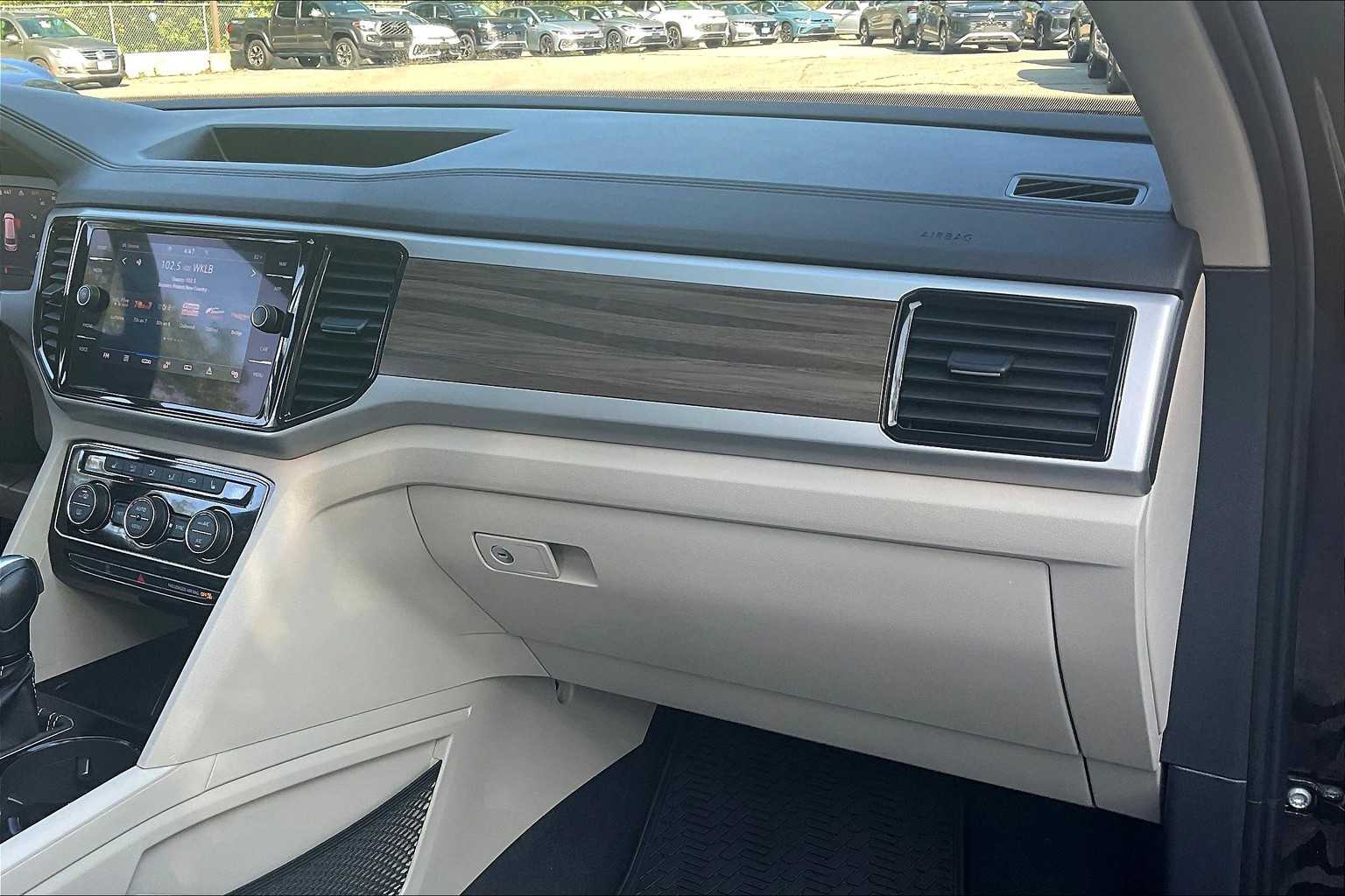 2023 Volkswagen Atlas 3.6L V6 SEL - Photo 13