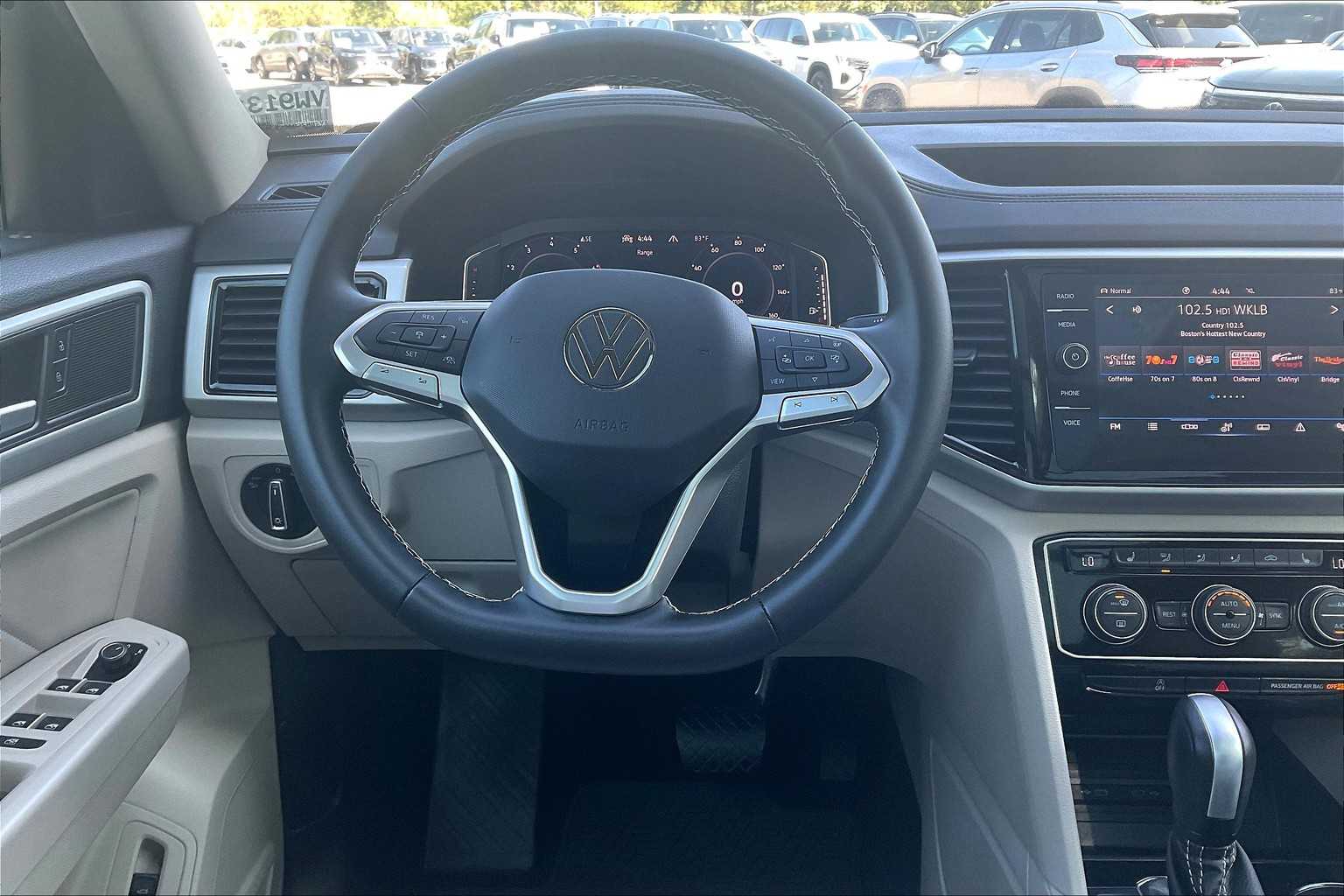 2023 Volkswagen Atlas 3.6L V6 SEL - Photo 18