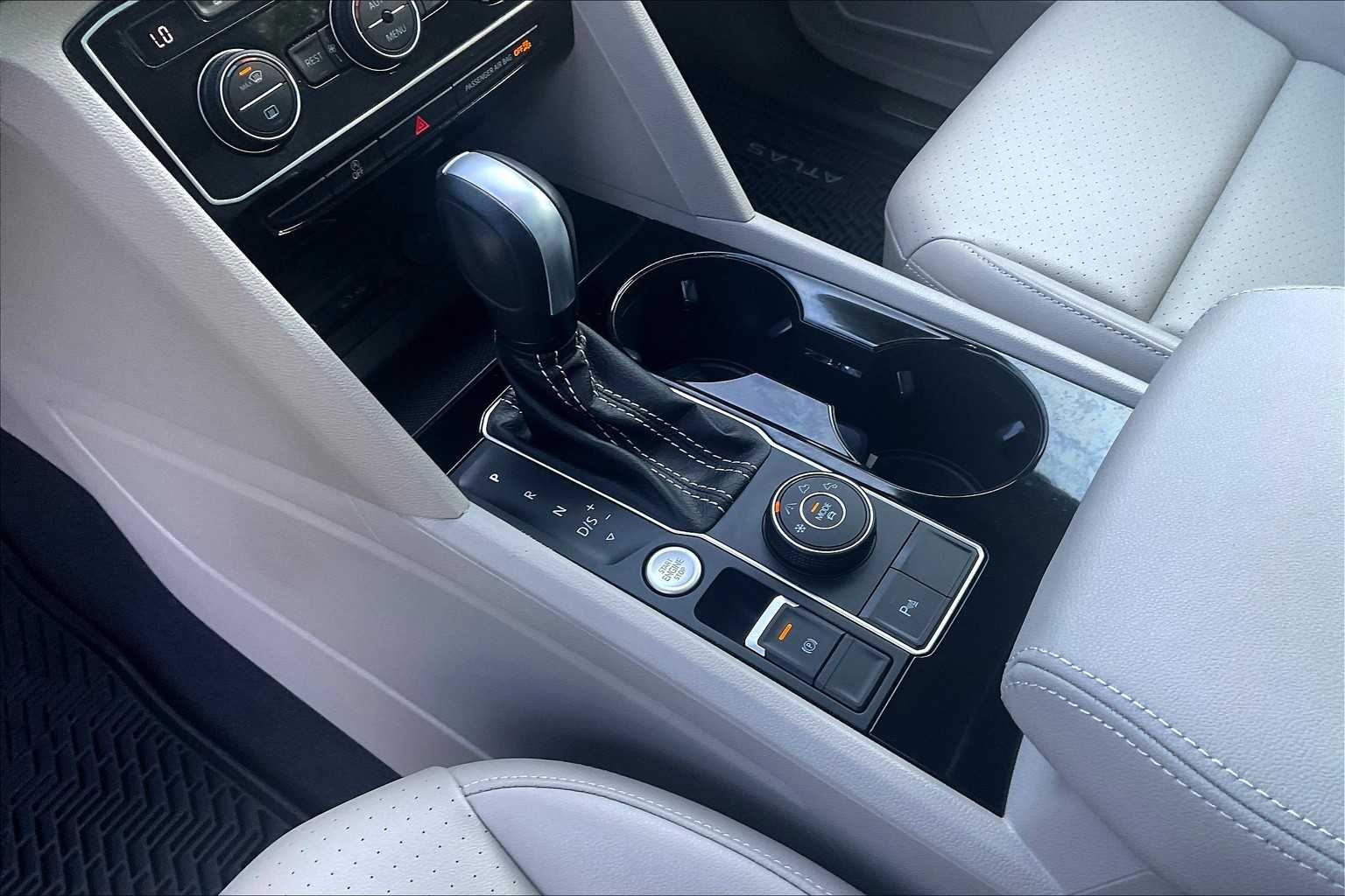 2023 Volkswagen Atlas 3.6L V6 SEL - Photo 21