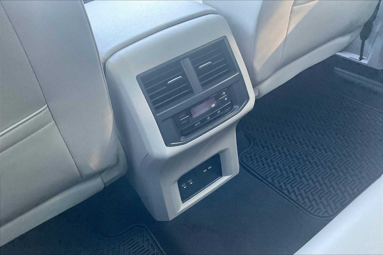 2023 Volkswagen Atlas 3.6L V6 SEL - Photo 28