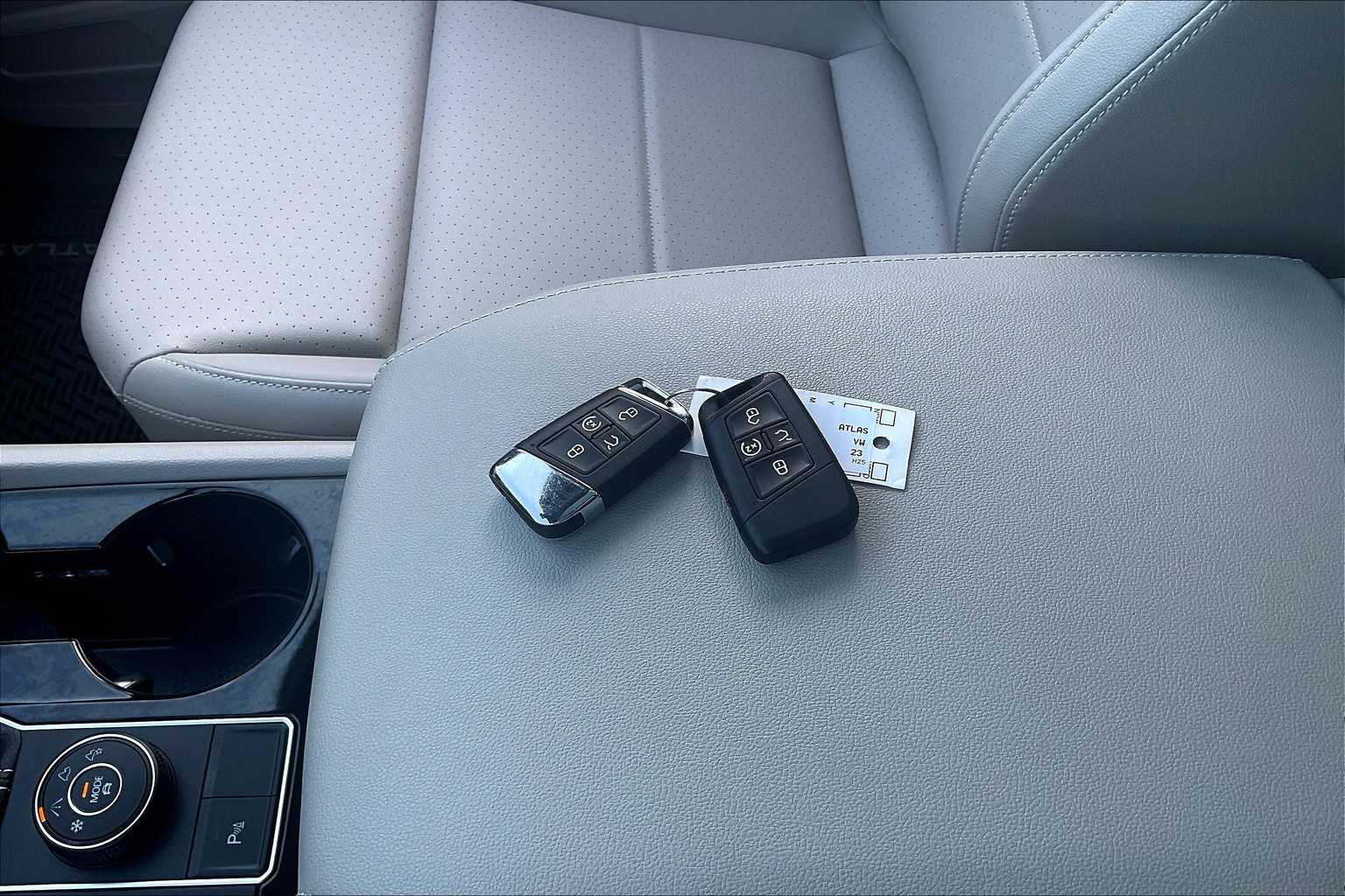 2023 Volkswagen Atlas 3.6L V6 SEL - Photo 31