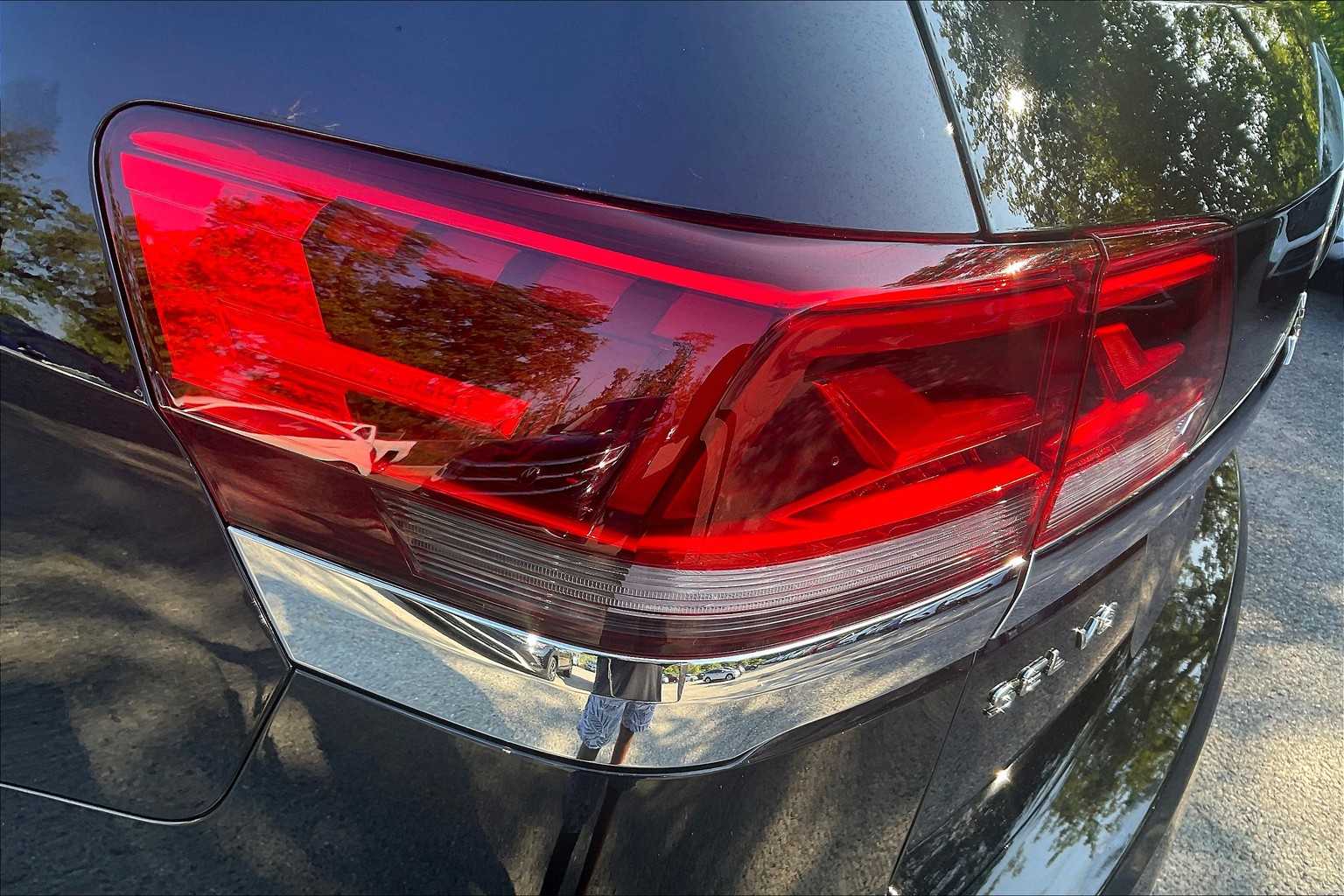 2023 Volkswagen Atlas 3.6L V6 SEL - Photo 34