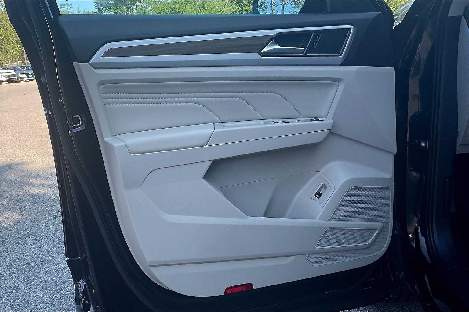 2023 Volkswagen Atlas 3.6L V6 SEL - Photo 9