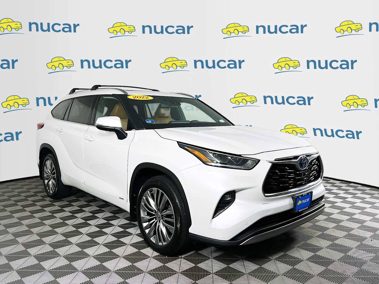 2022 Toyota Highlander Platinum's photo