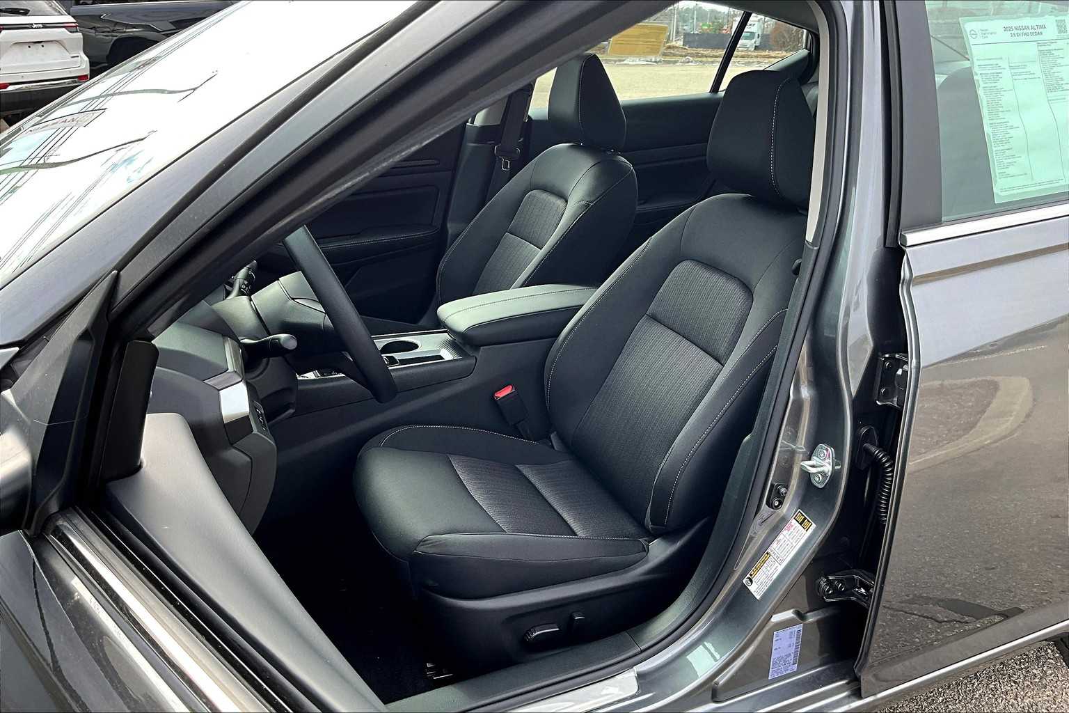 2025 Nissan Altima SV - Photo 11