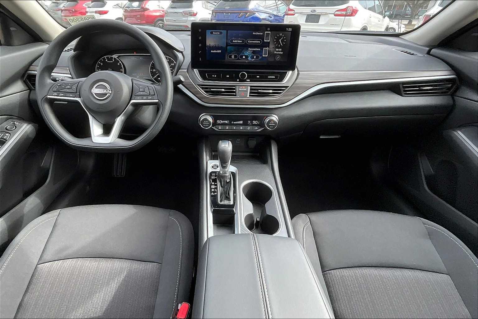 2025 Nissan Altima SV - Photo 12