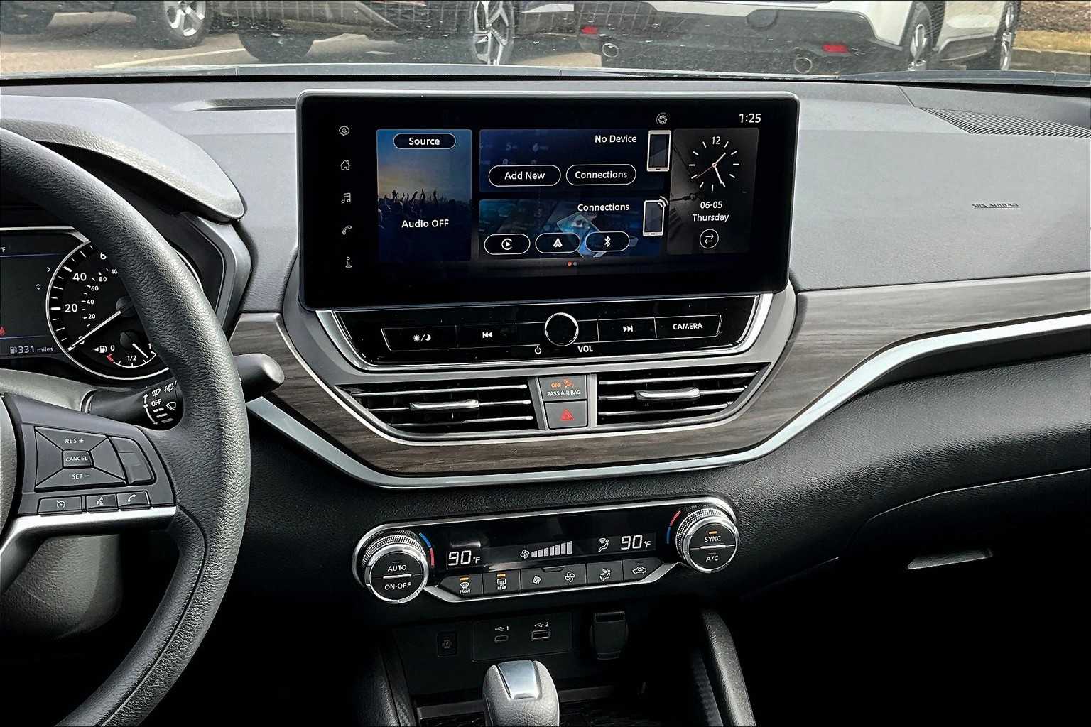 2025 Nissan Altima SV - Photo 13