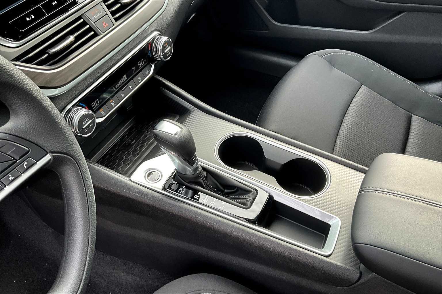 2025 Nissan Altima SV - Photo 14