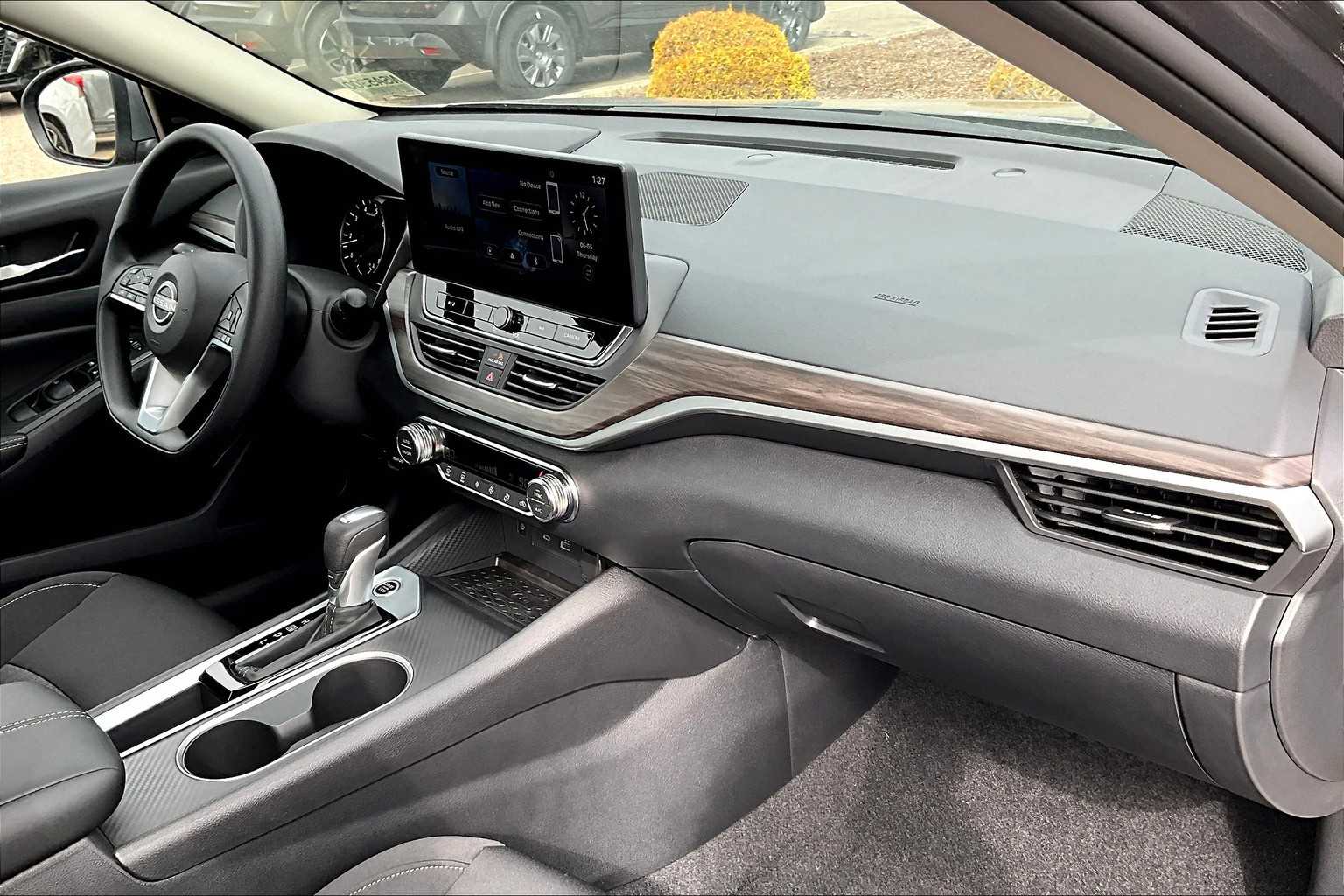 2025 Nissan Altima SV - Photo 10