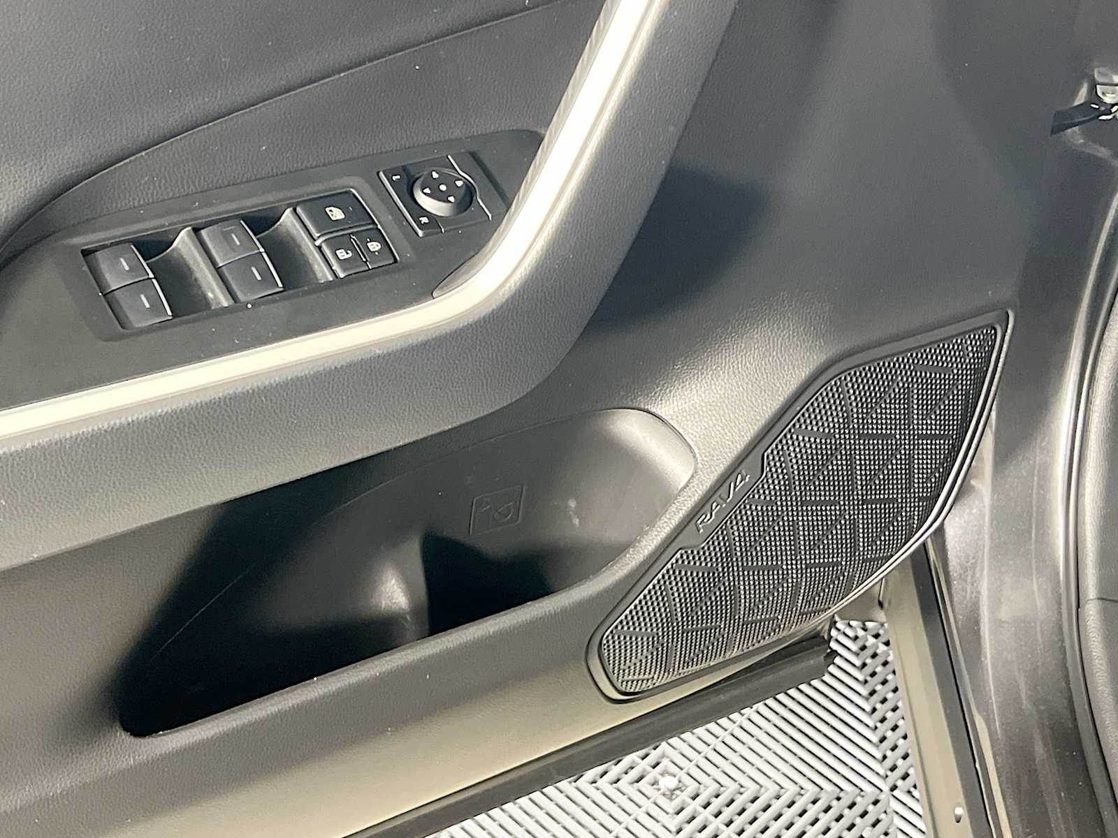 2023 Toyota RAV4 Limited - Photo 18