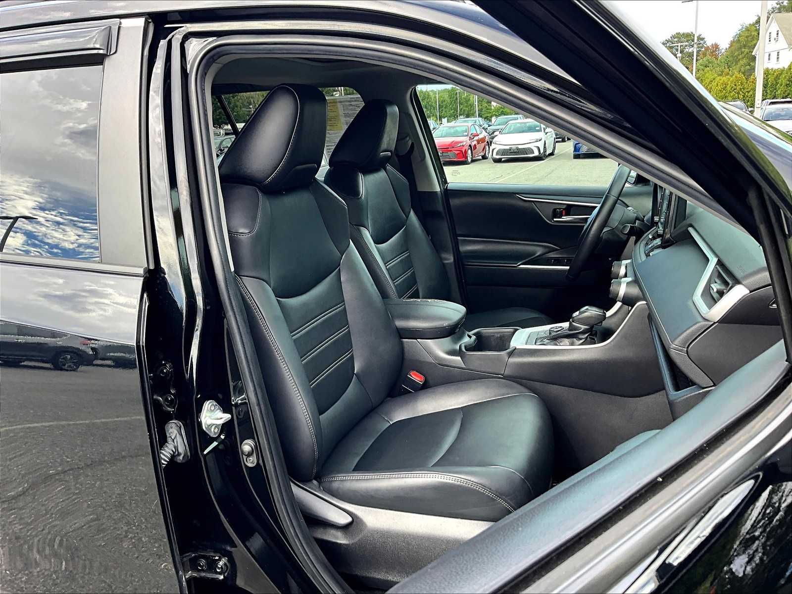 2022 Toyota RAV4 Hybrid XLE Premium - Photo 11