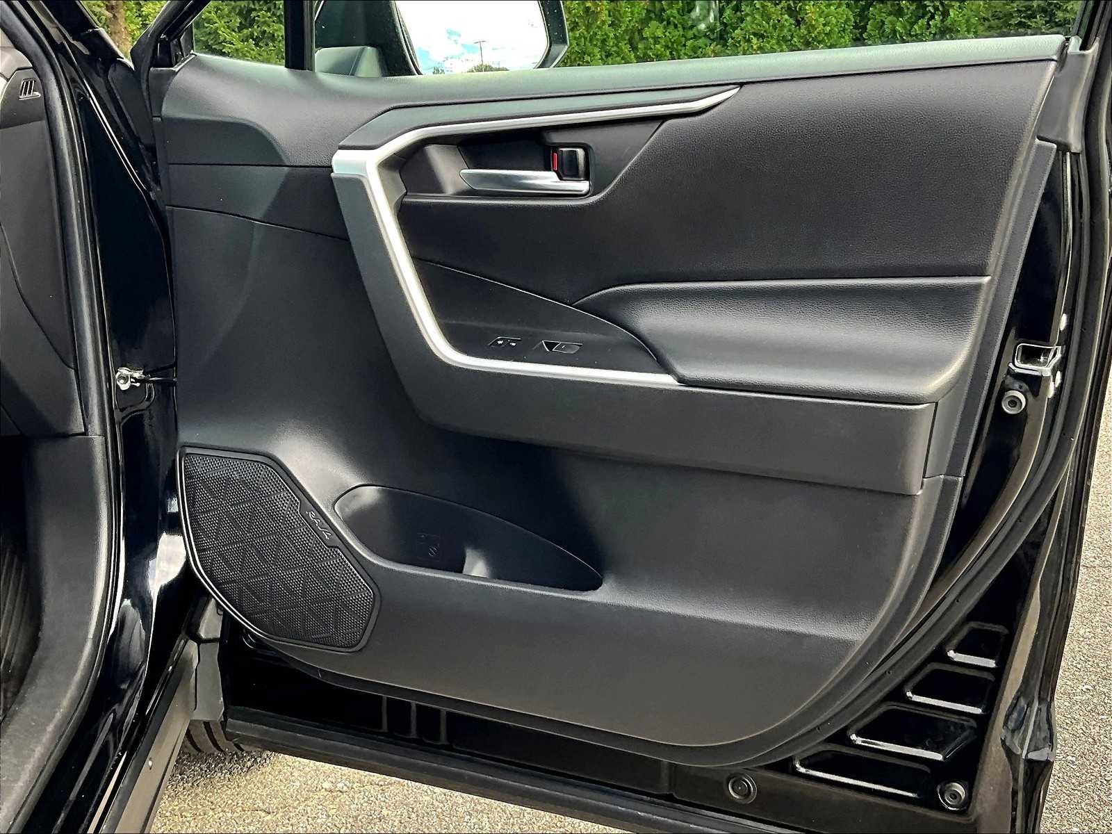 2022 Toyota RAV4 Hybrid XLE Premium - Photo 12