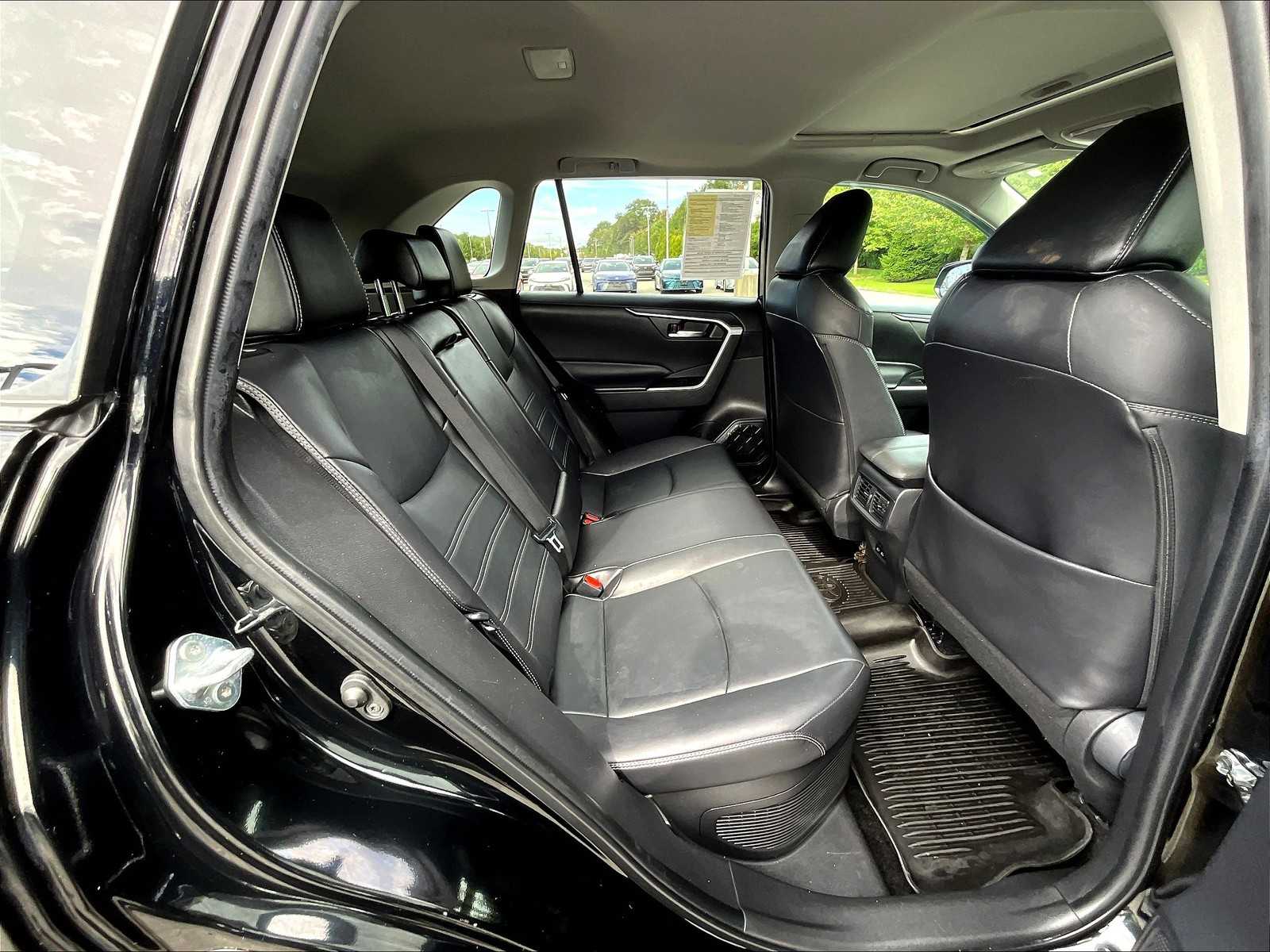 2022 Toyota RAV4 Hybrid XLE Premium - Photo 16