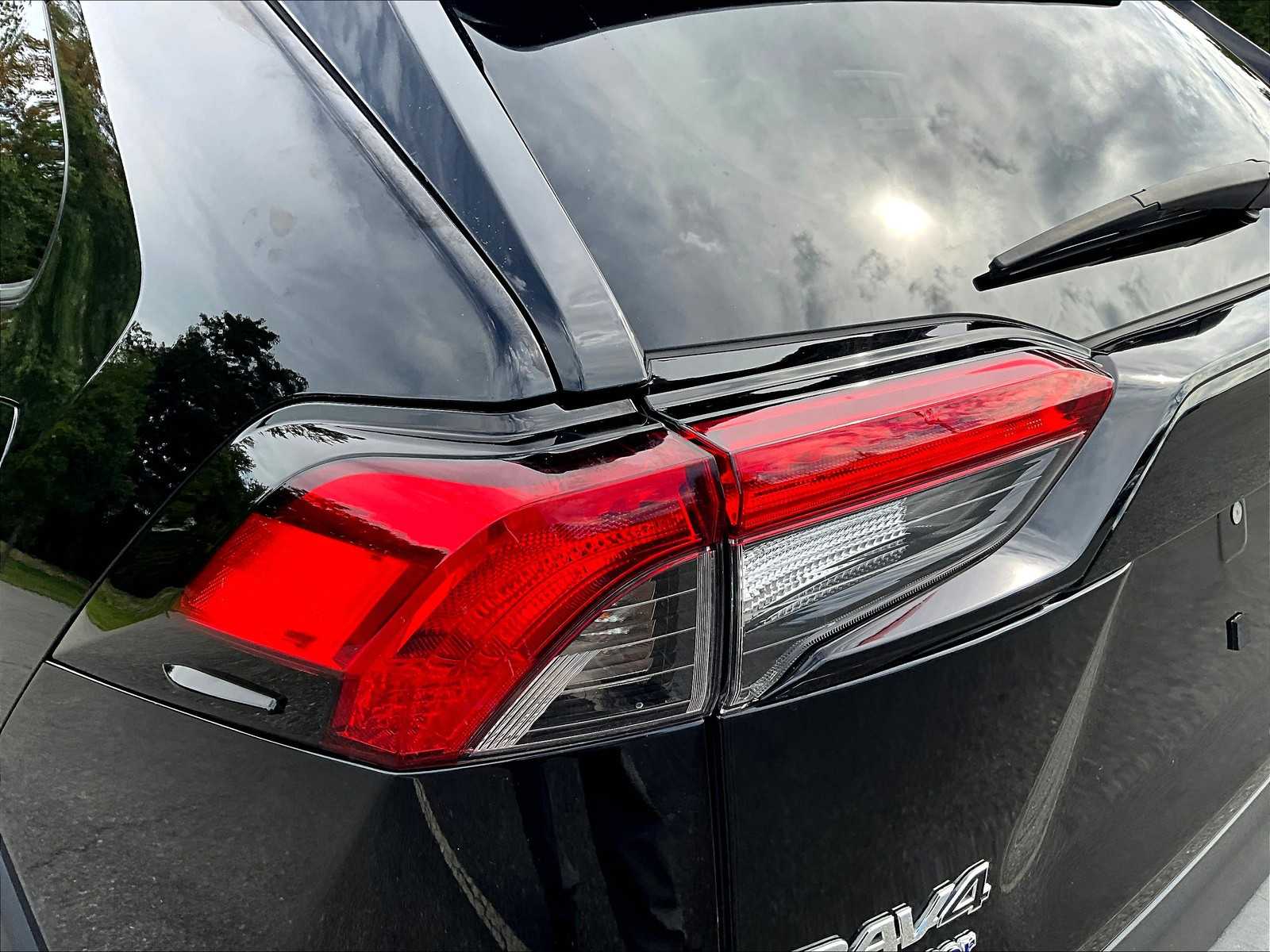 2022 Toyota RAV4 Hybrid XLE Premium - Photo 34