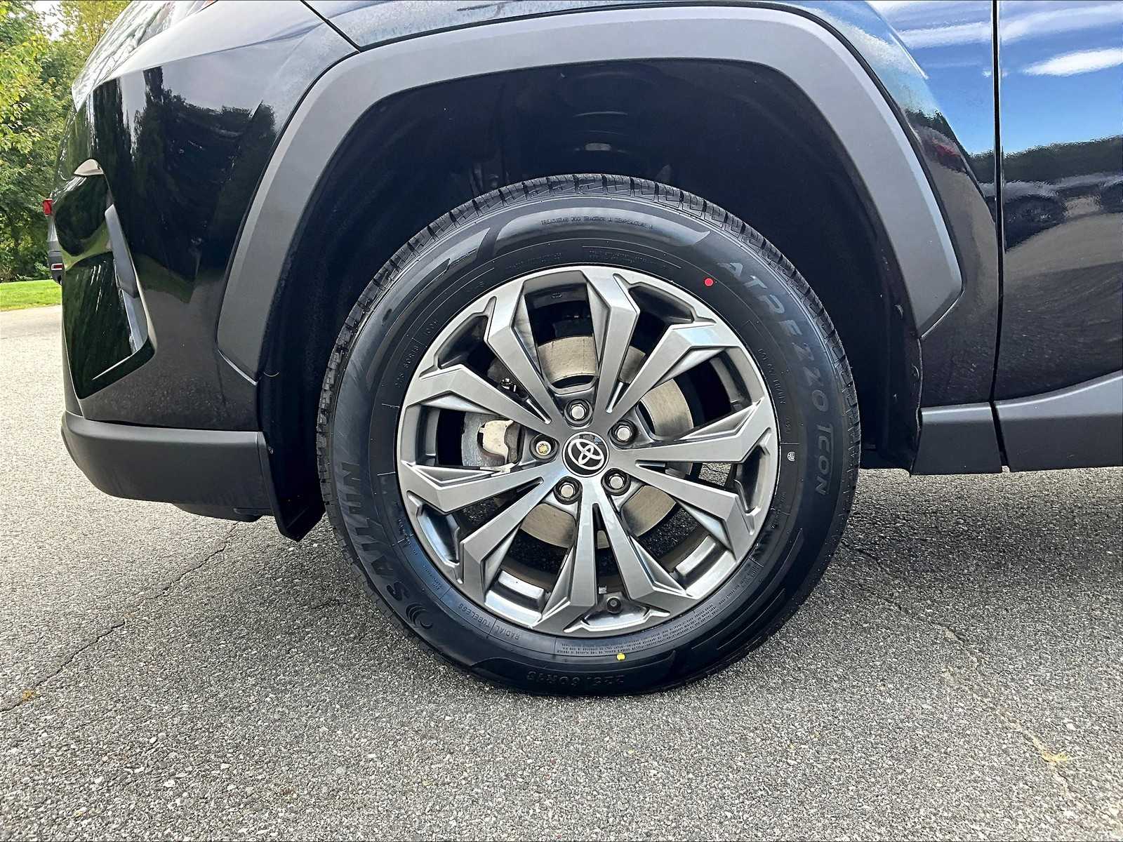 2022 Toyota RAV4 Hybrid XLE Premium - Photo 7