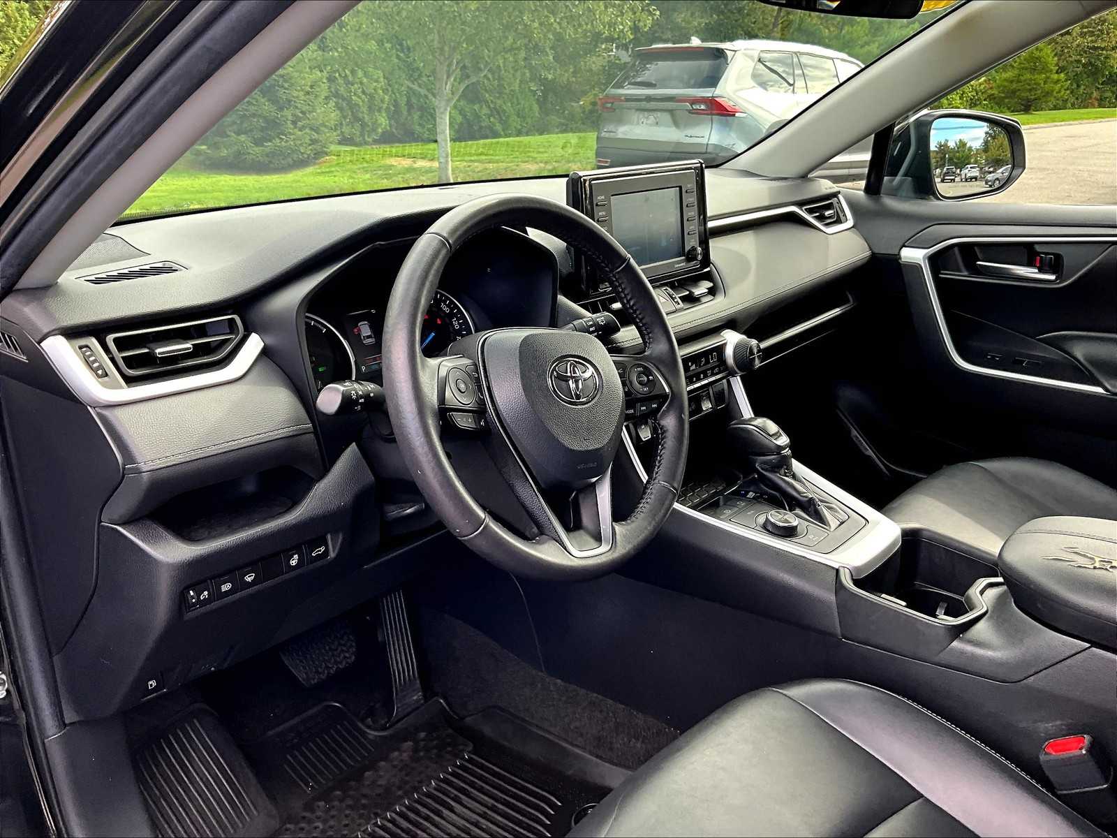 2022 Toyota RAV4 Hybrid XLE Premium - Photo 8