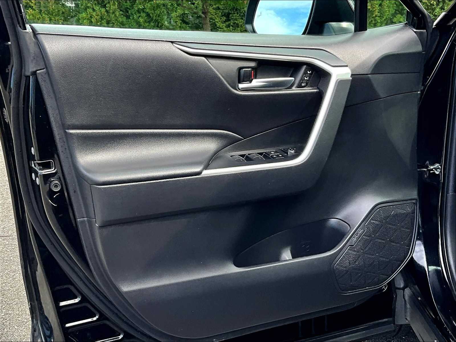 2022 Toyota RAV4 Hybrid XLE Premium - Photo 9