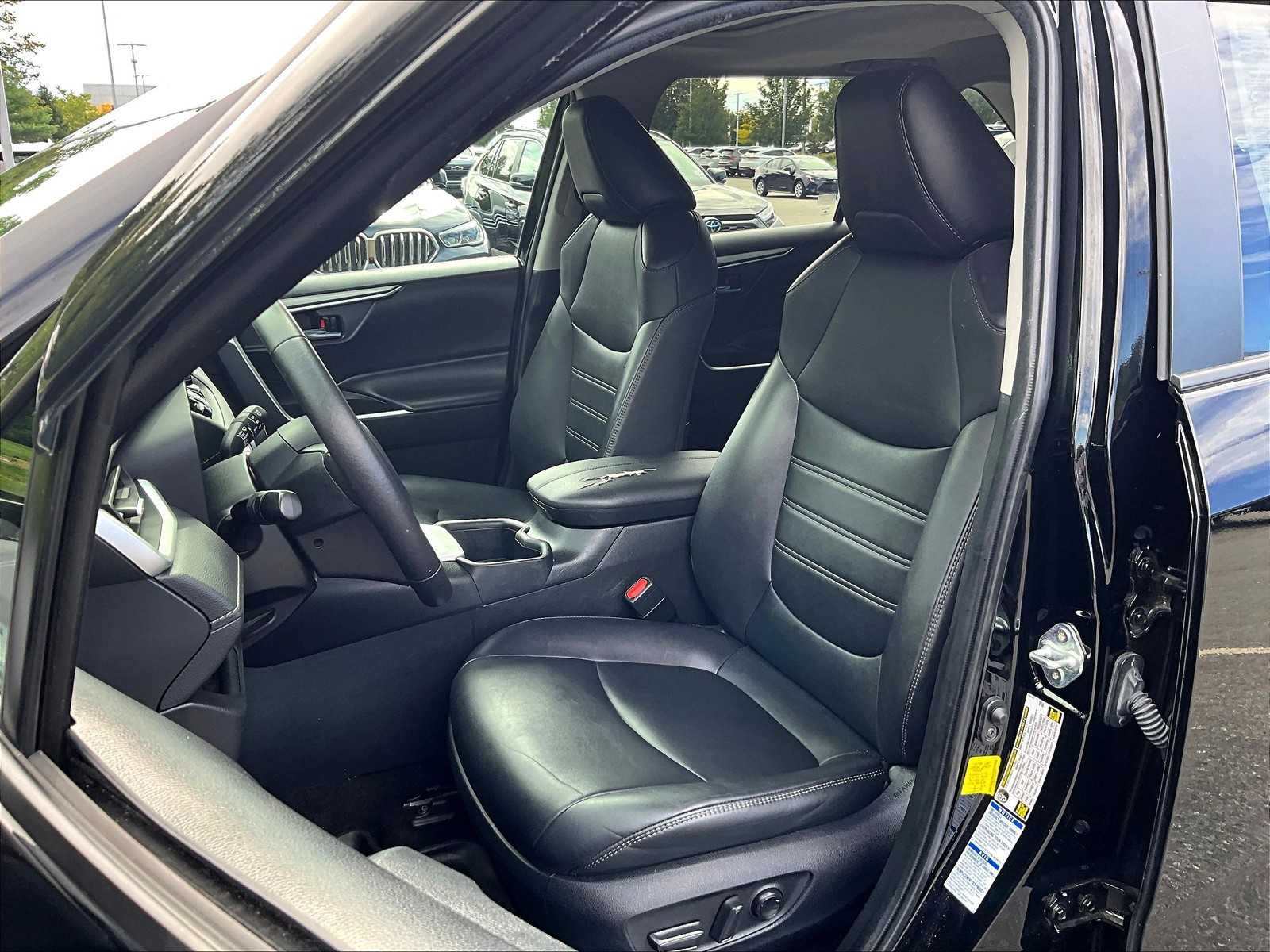 2022 Toyota RAV4 Hybrid XLE Premium - Photo 10