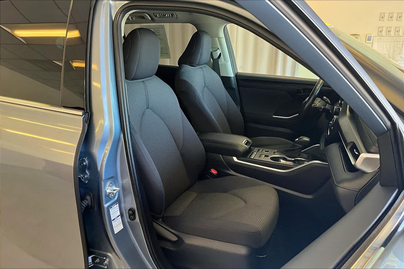 2021 Toyota Highlander LE - Photo 11