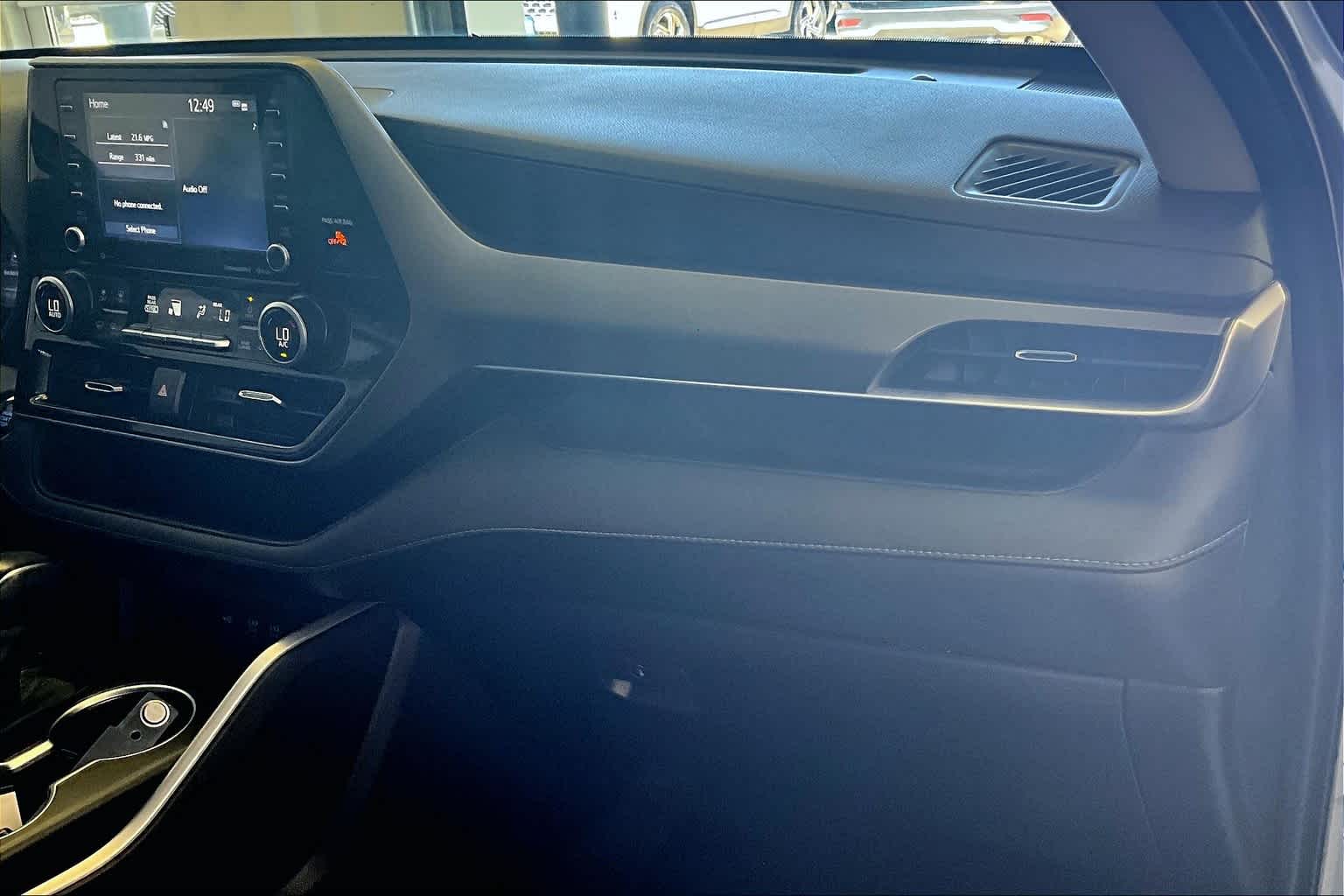 2021 Toyota Highlander LE - Photo 13