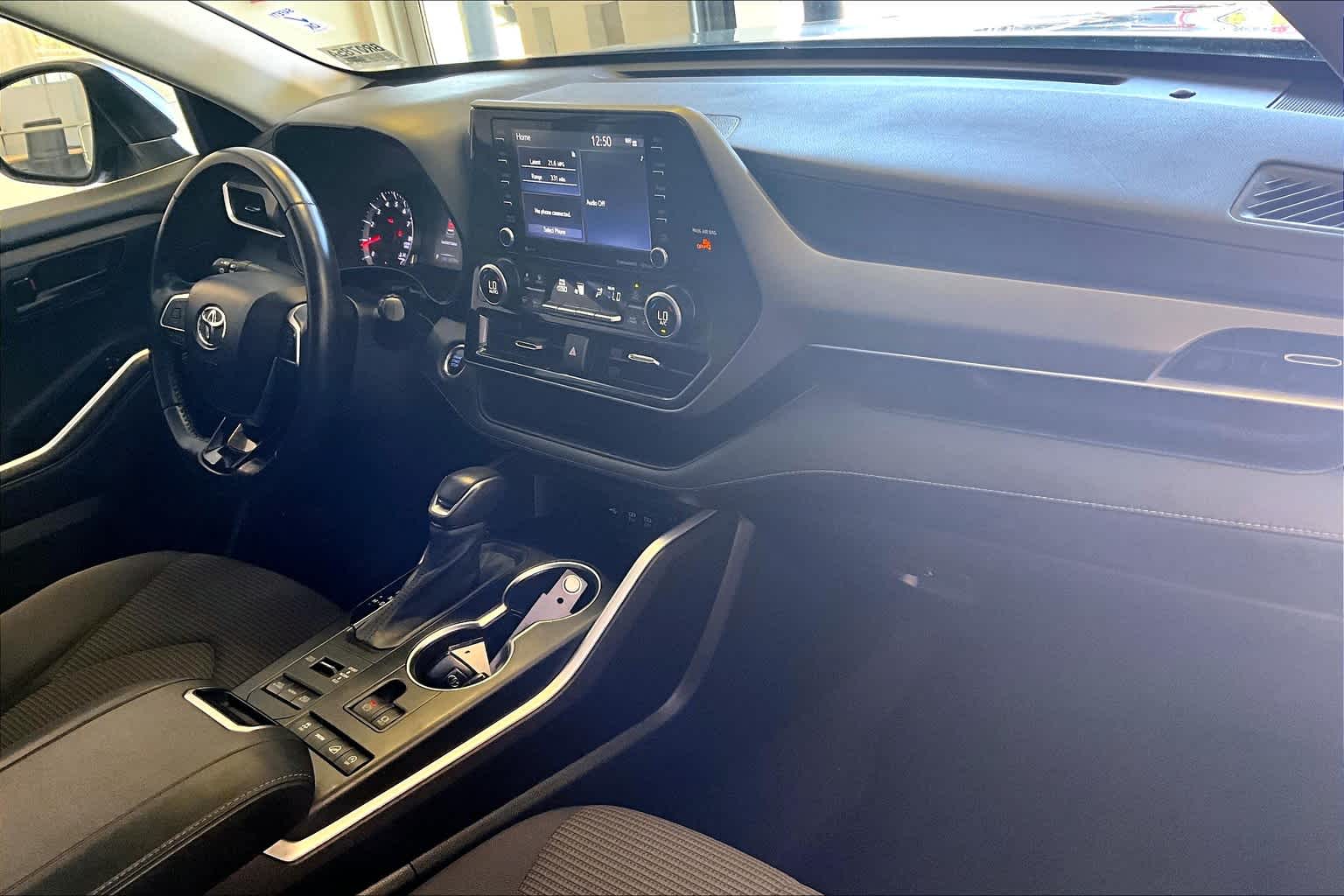 2021 Toyota Highlander LE - Photo 14