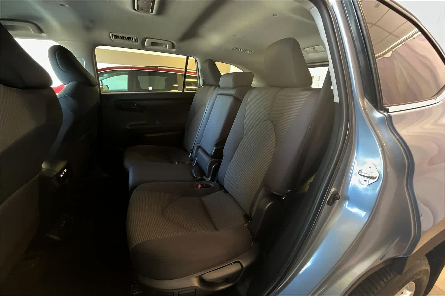 2021 Toyota Highlander LE - Photo 15