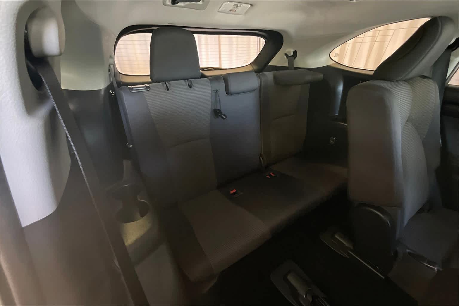 2021 Toyota Highlander LE - Photo 17