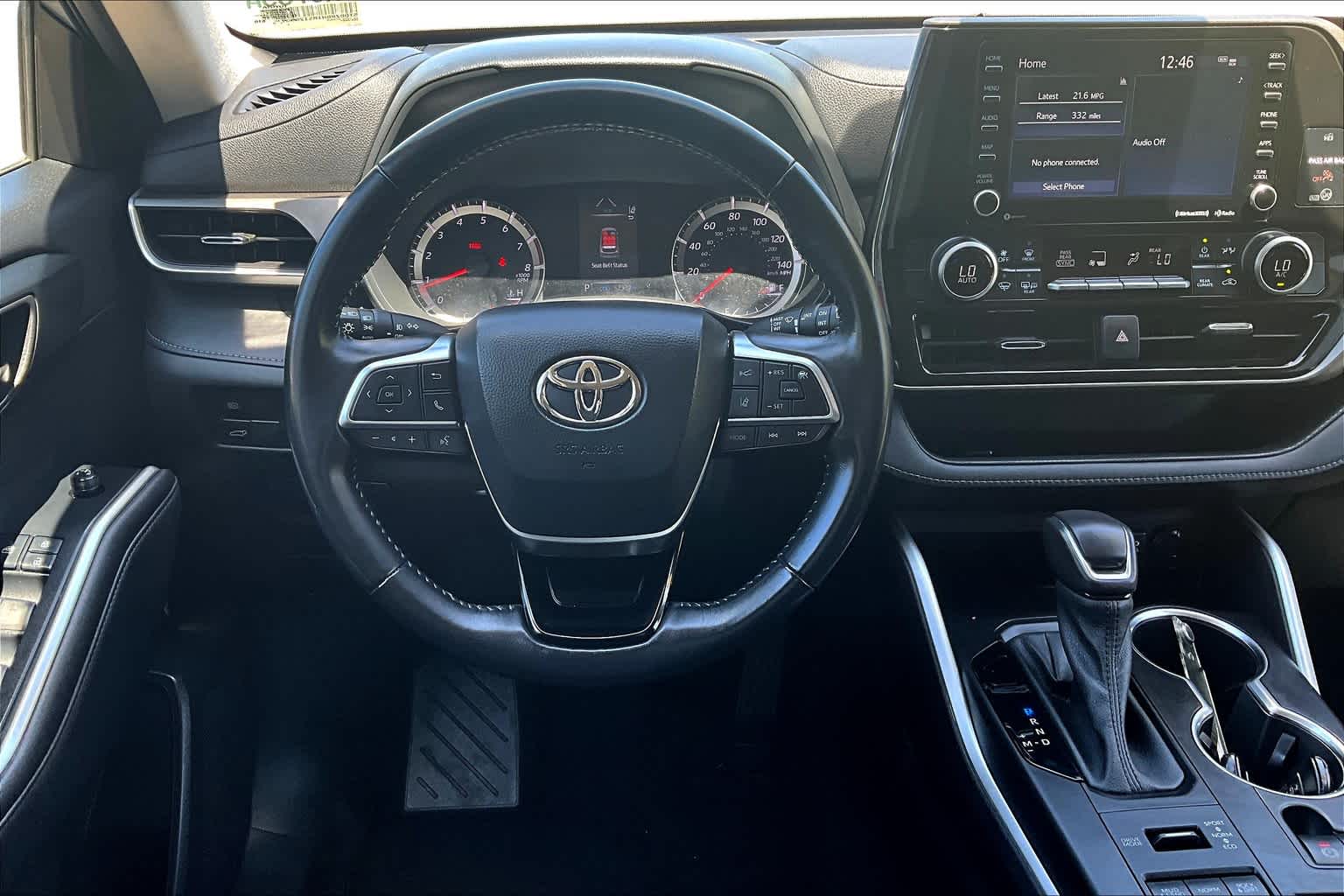 2021 Toyota Highlander LE - Photo 18